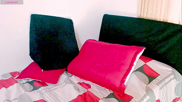 Kendraline1 online show from 04/19/26, 05:03