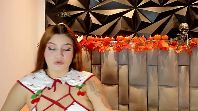 megan whitee   online show from 10/29/25, 02:21