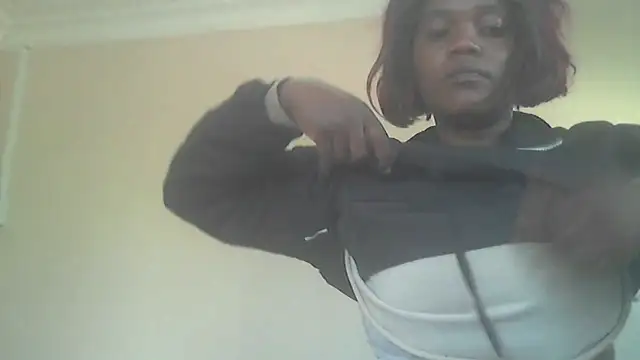 Snapshot of sexythae32 chatting on 11/12/25, 06:06 sexythae32 online show from 11/12/25, 06:06