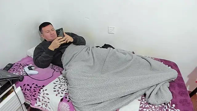 Snapshot of fuckynations chatting on 02/23/25, 04:35 fuckynations online show from 02/23/25, 04:35