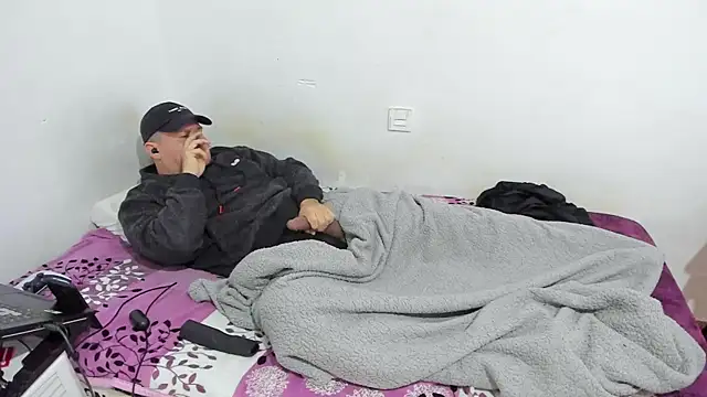 Snapshot of fuckynations chatting on 03/02/25, 01:20 fuckynations online show from 03/02/25, 01:20