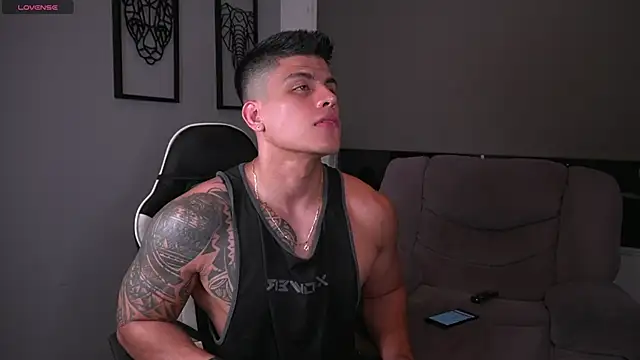 Snapshot of tyler_muscle1 chatting on 10/07/25, 12:22 tyler muscle1 online show from 10/07/25, 12:22