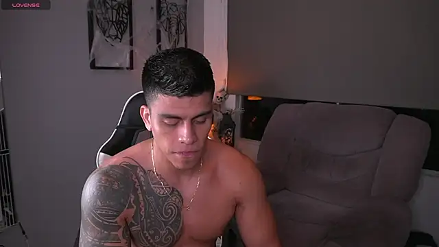 Snapshot of tyler_muscle1 chatting on 10/11/25, 02:23 tyler muscle1 online show from 10/11/25, 02:23