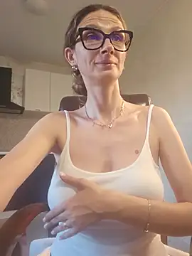 Snapshot of NaughtyWifey1 chatting on 06/27/26, 02:50 NaughtyWifey1 online show from 06/27/26, 02:50