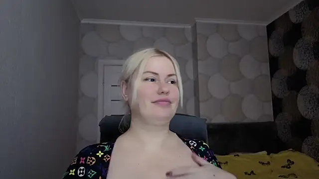 CrystallKiss online show from 12/19/25, 04:49