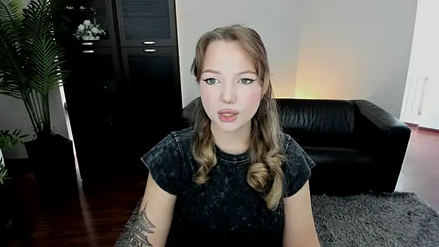 Snapshot of MariaRobinsone chatting on 10/14/25, 11:44 MariaRobinsone online show from 10/14/25, 11:44