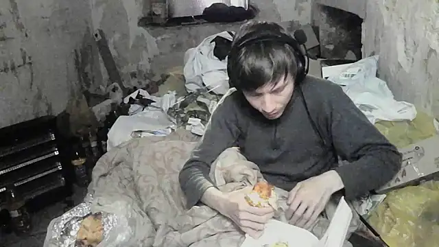 Snapshot of makarov1993 chatting on 05/20/26, 02:47 makarov1993 online show from 05/20/26, 02:47