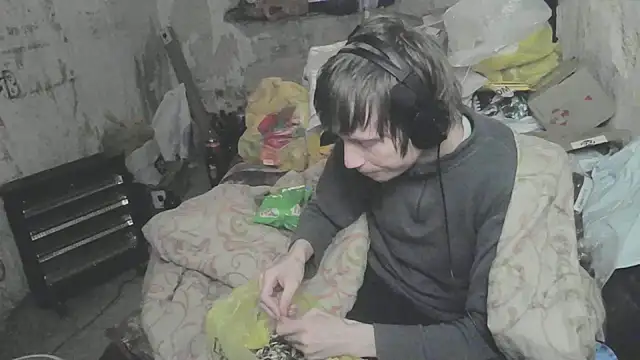 Snapshot of makarov1993 chatting on 04/14/26, 11:04 makarov1993 online show from 04/14/26, 11:04