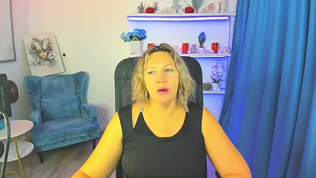 Snapshot of NinaStarle chatting on 11/02/25, 04:39 NinaStarle online show from 11/02/25, 04:39