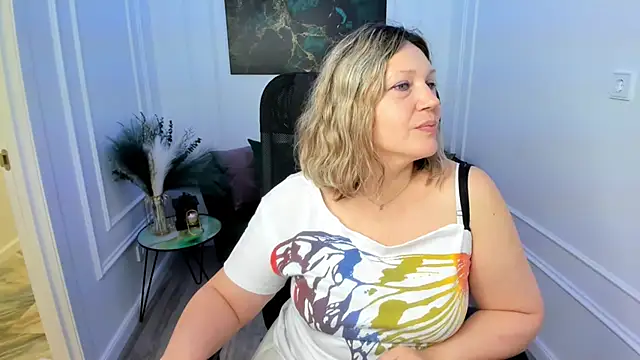 NinaStarle online show from 05/17/26, 04:34