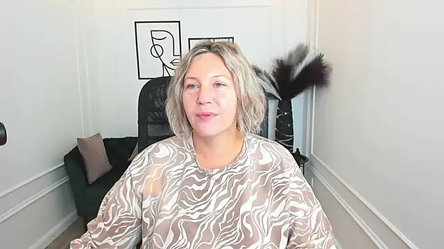 Snapshot of NinaStarle chatting on 09/28/25, 04:30 NinaStarle online show from 09/28/25, 04:30