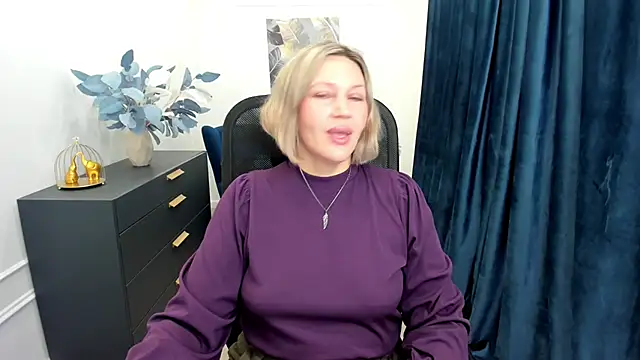 Snapshot of NinaStarle chatting on 10/11/25, 04:46 NinaStarle online show from 10/11/25, 04:46