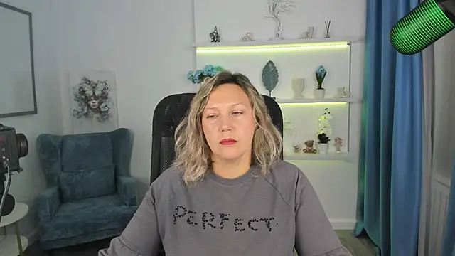 Snapshot of NinaStarle chatting on 09/18/25, 04:59 NinaStarle online show from 09/18/25, 04:59