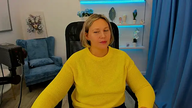 Snapshot of NinaStarle chatting on 10/04/25, 11:45 NinaStarle online show from 10/04/25, 11:45