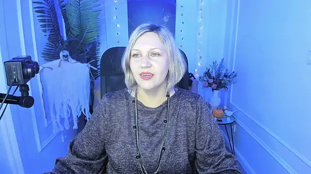 Snapshot of NinaStarle chatting on 10/17/25, 04:49 NinaStarle online show from 10/17/25, 04:49