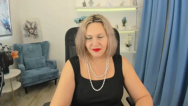 Snapshot of NinaStarle chatting on 11/23/25, 11:42 NinaStarle online show from 11/23/25, 11:42