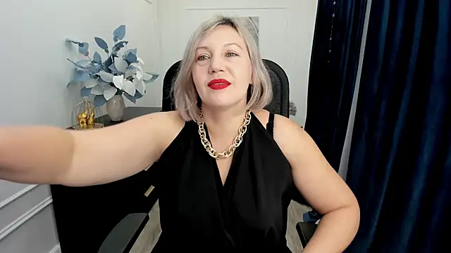 Snapshot of NinaStarle chatting on 11/19/25, 04:45 NinaStarle online show from 11/19/25, 04:45