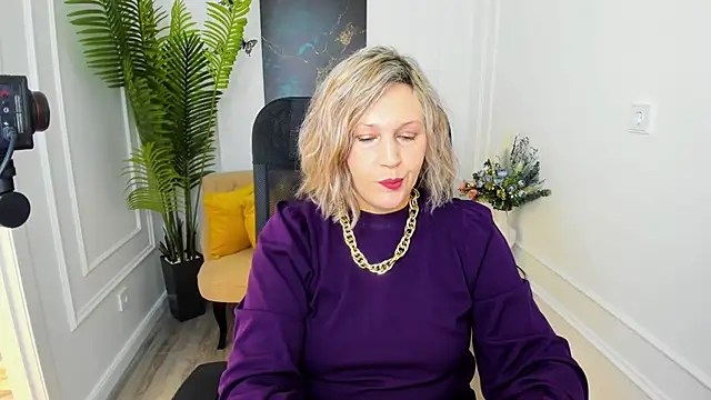 Snapshot of NinaStarle chatting on 11/28/25, 04:34 NinaStarle online show from 11/28/25, 04:34