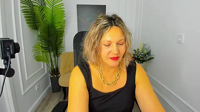 Snapshot of NinaStarle chatting on 11/13/25, 04:38 NinaStarle online show from 11/13/25, 04:38