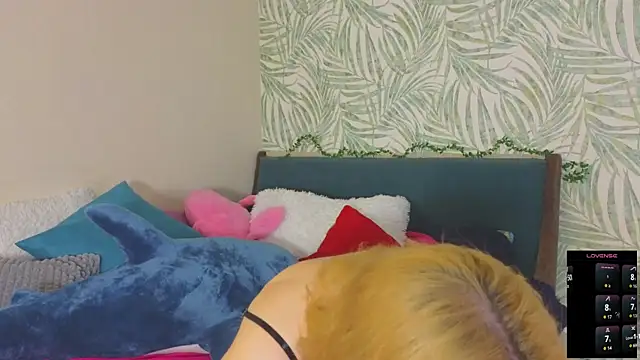 Snapshot of Alice_Pops chatting on 09/14/25, 06:52 Alice Pops online show from 09/14/25, 06:52
