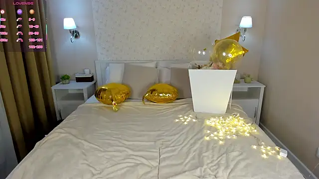 Chloee White online show from 12/05/25, 10:03