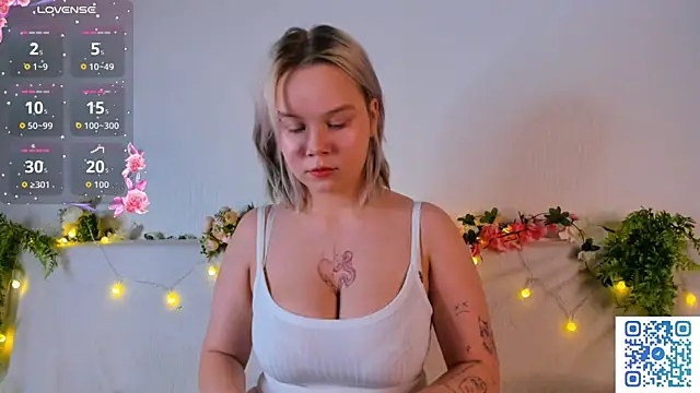 Snapshot of girlllsooft chatting on 11/02/25, 12:37 girlllsooft online show from 11/02/25, 12:37