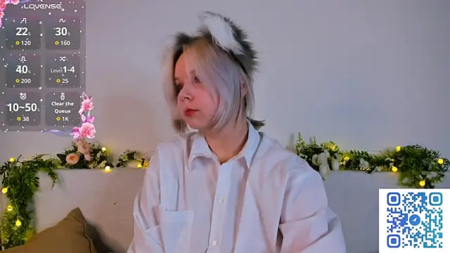 Snapshot of girlllsooft chatting on 10/23/25, 01:10 girlllsooft online show from 10/23/25, 01:10