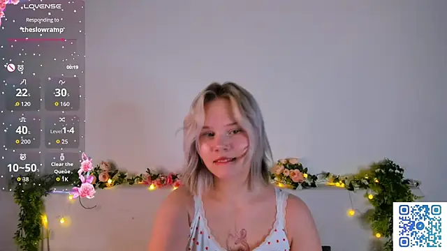 Snapshot of girlllsooft chatting on 10/25/25, 01:45 girlllsooft online show from 10/25/25, 01:45