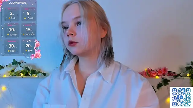 Snapshot of girlllsooft chatting on 11/26/25, 10:43 girlllsooft online show from 11/26/25, 10:43