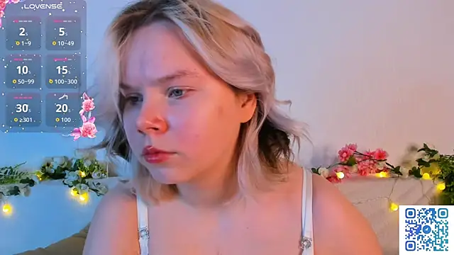 Snapshot of girlllsooft chatting on 11/13/25, 01:31 girlllsooft online show from 11/13/25, 01:31