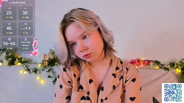 Snapshot of girlllsooft chatting on 11/06/25, 01:31 girlllsooft online show from 11/06/25, 01:31