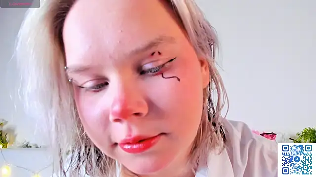 Snapshot of girlllsooft chatting on 11/01/25, 01:23 girlllsooft online show from 11/01/25, 01:23