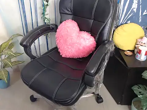 anika bold online show from 11/28/25, 04:12