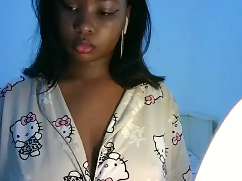 Snapshot of zoe215 chatting on 06/12/26, 11:52 zoe215 online show from 06/12/26, 11:52
