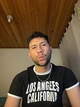 Snapshot of Michaell_Spinelly chatting on 06/02/26, 01:16 Michaell Spinelly online show from 06/02/26, 01:16