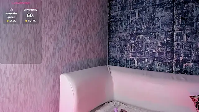 NathalyLeen online show from 11/14/25, 08:45