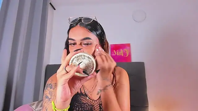 Camila hot ts online show from 09/20/25, 10:37