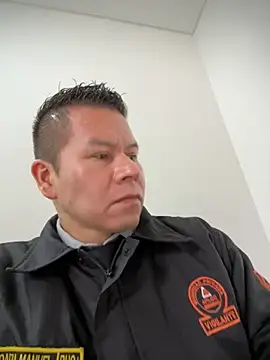 Manu0586 online show from 10/25/25, 11:42