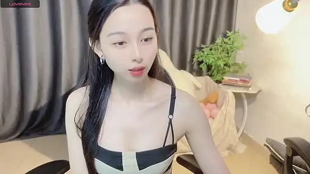 Snapshot of Yin-LL chatting on 10/12/25, 04:08 Yin-LL online show from 10/12/25, 04:08