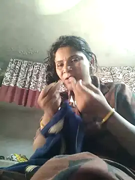 Snapshot of couple_71 chatting on 07/12/26, 06:03 couple 71 online show from 07/12/26, 06:03