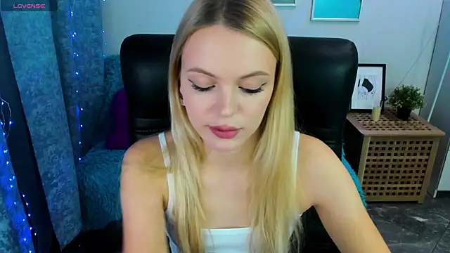 Snapshot of KatherineePierce chatting on 10/14/25, 05:46 KatherineePierce online show from 10/14/25, 05:46