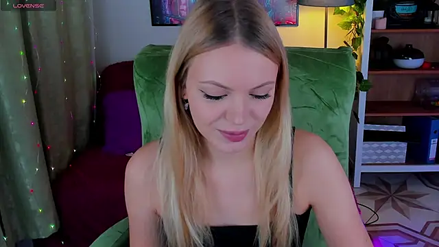 KatherineePierce online show from 11/05/25, 09:51