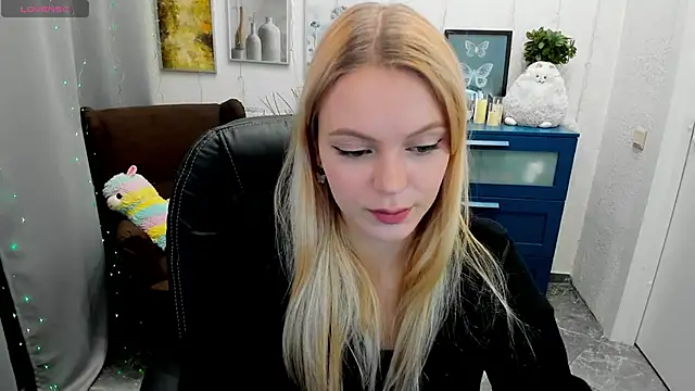 Snapshot of KatherineePierce chatting on 10/20/25, 05:35 KatherineePierce online show from 10/20/25, 05:35