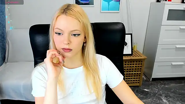 KatherineePierce online show from 04/18/26, 02:19