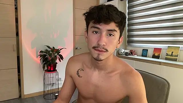 sweettaaron01 online show from 10/23/25, 05:22