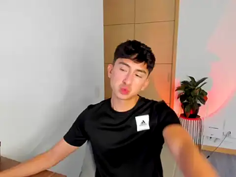 sweettaaron01 online show from 09/17/25, 05:04