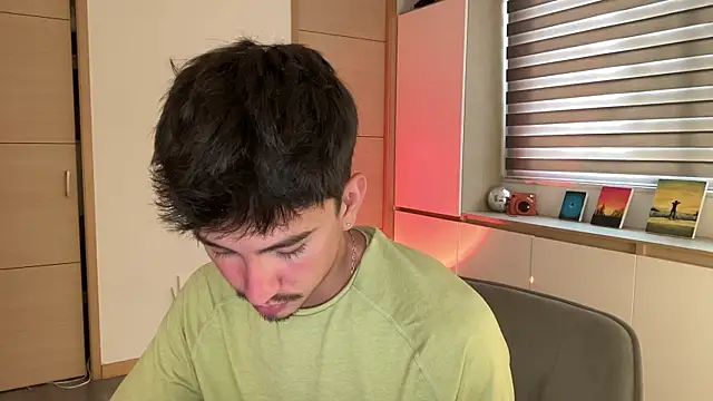 sweettaaron01 online show from 12/15/25, 06:03