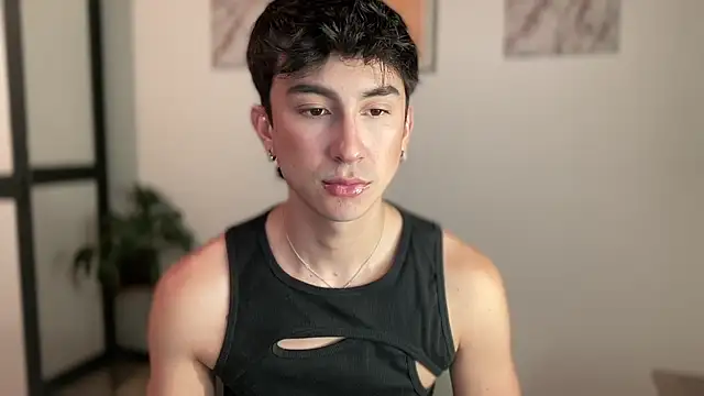 sweettaaron01 online show from 04/28/26, 12:20
