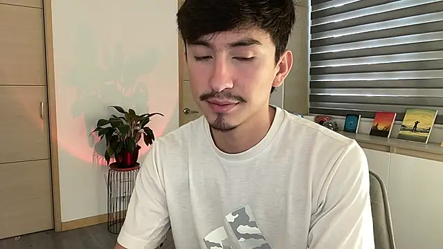 sweettaaron01 online show from 10/28/25, 05:12