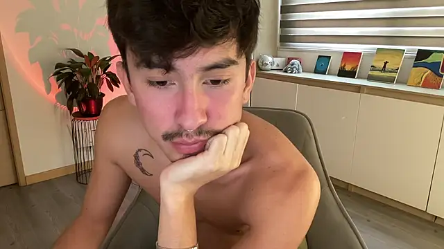 sweettaaron01 online show from 10/24/25, 05:45